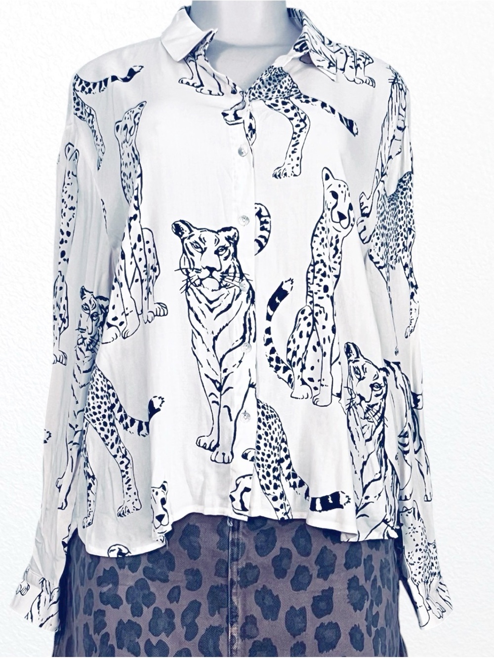 Big Cat Jungle Cat Graphic Print Button Down Shirt White + Black SZ M - Picture 2 of 10